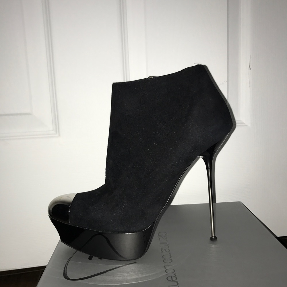 Boots - Picture 3 of 5